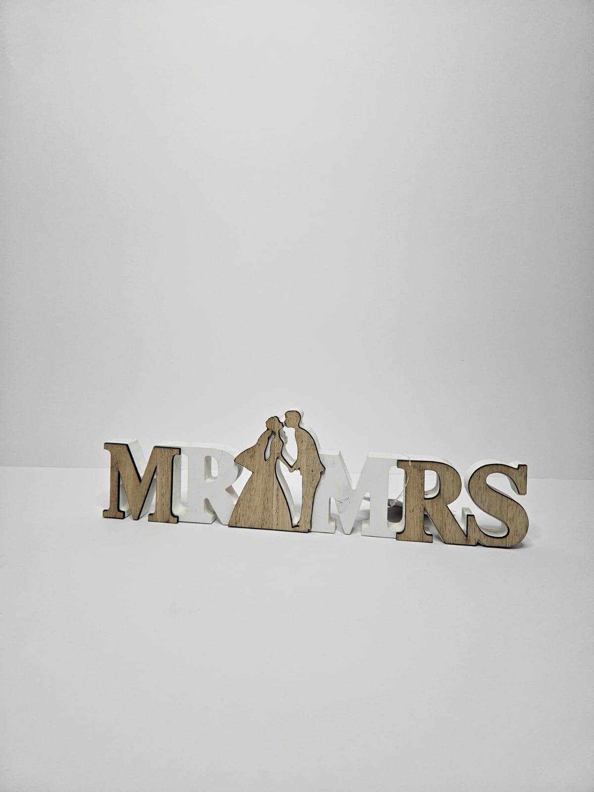 scritta “MR&MRS”